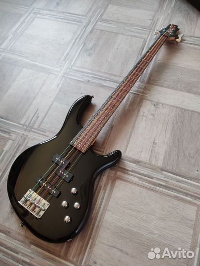 Бас гитара Cort /Индонезия/ обмен