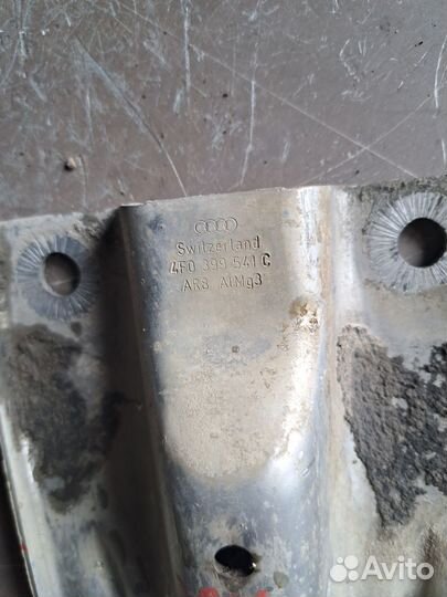 Кронштейн передний Audi A6 C6