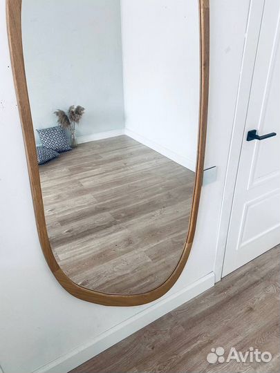 Большое настенное зеркало из дерева дизайнерское