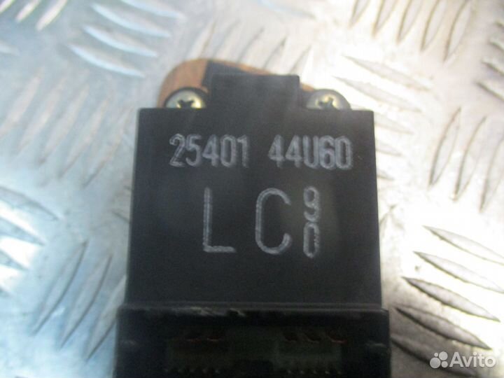 Блок управления стеклоподъемниками Ниссан Максима