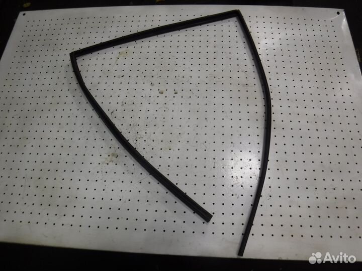 Уплотнитель стекла двери Lifan X60