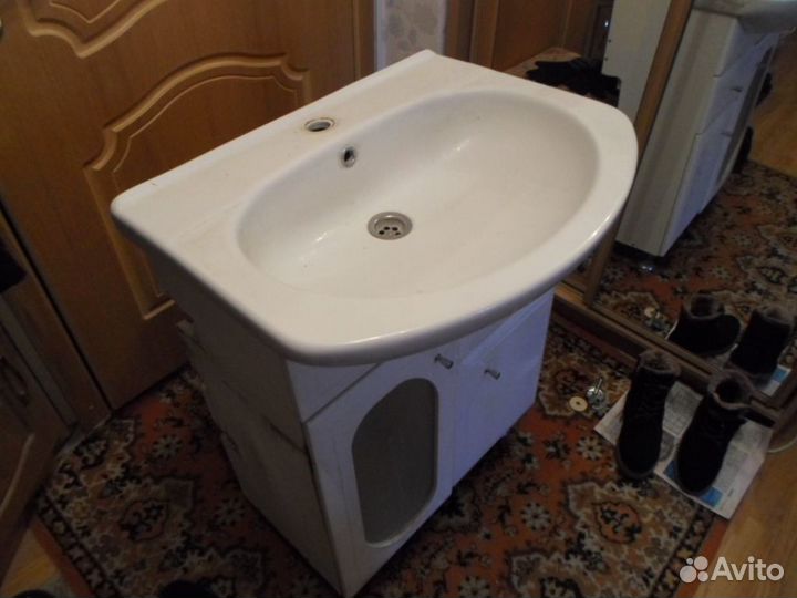 Раковина с тумбой