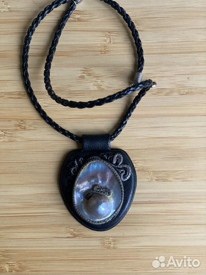 Кожанный кулон (ручная работа)