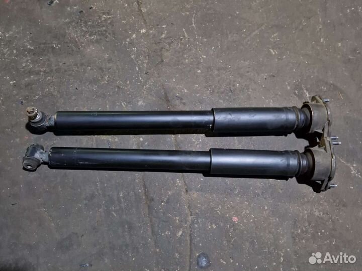 Задние амортизаторы мерседес w204