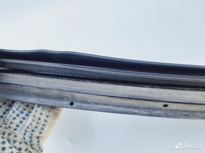 Уплотнитель передней левой двери Fiat Punto 3