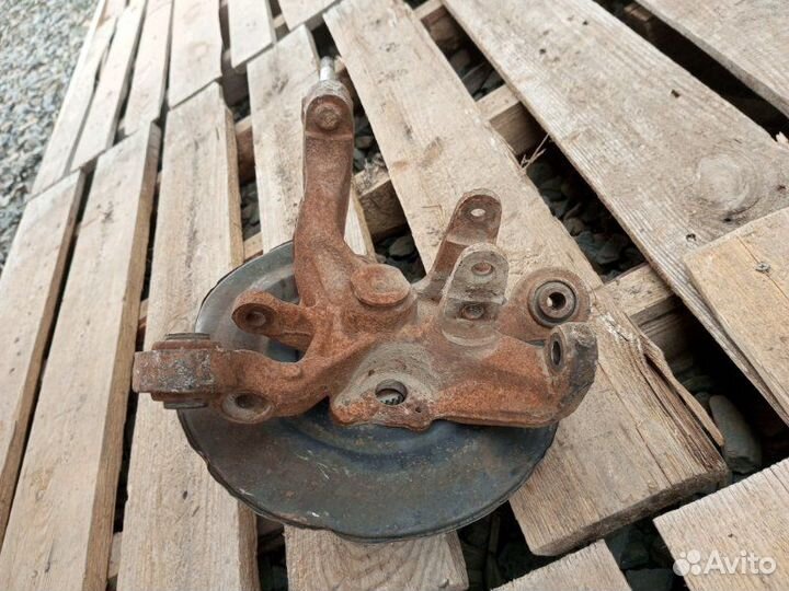 Кулак поворотный задний левый Honda Accord 6 wagon