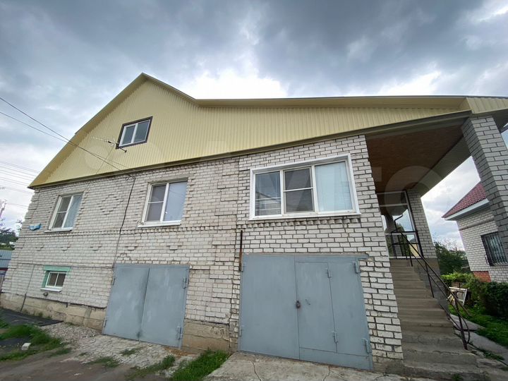 Коттедж 236 м² на участке 10 сот.