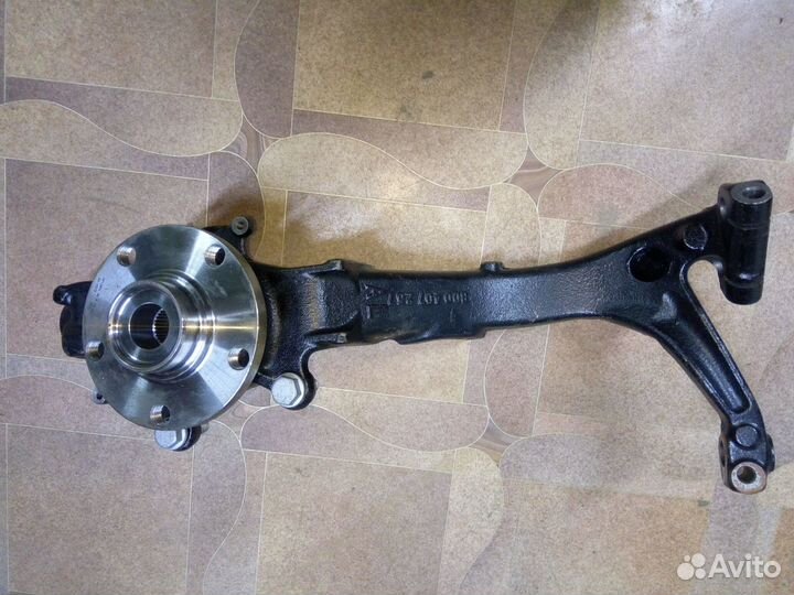 Кулак поворотный левый Volkswagen Passat B5