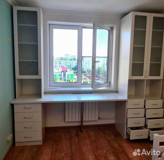 Рабочая зона в углу у окна