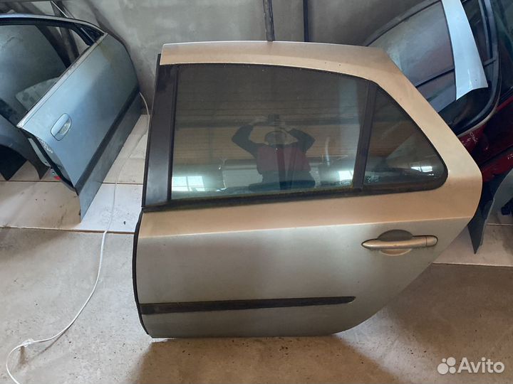Рено Лагуна 2 задняя левая дверь хэтчбек