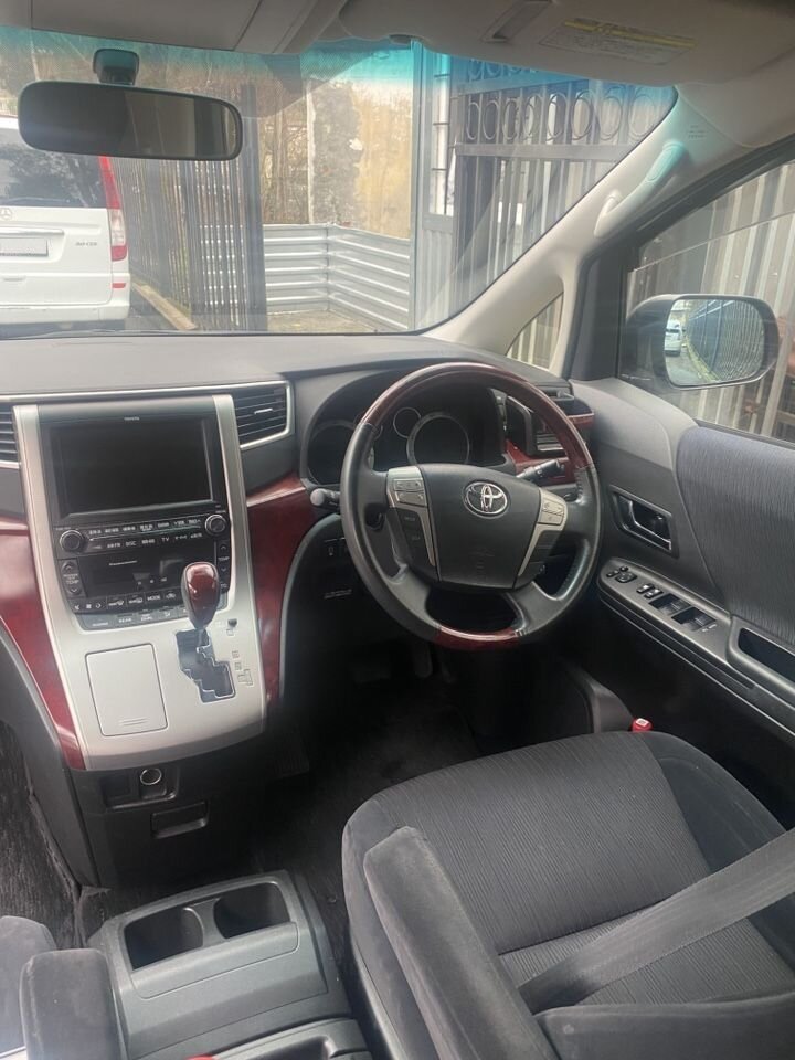 Toyota Vellfire: фото из отзыва