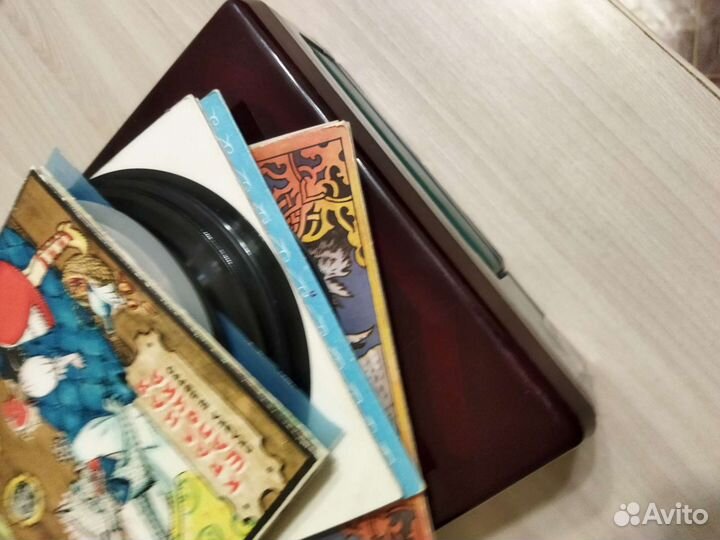 Проигрыватель винила на батарейках