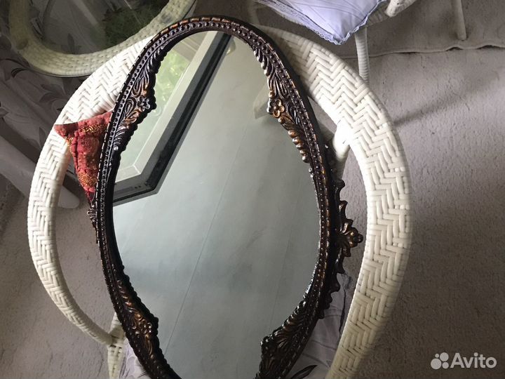 Зеркало настенное,в изящной оправе,под старину