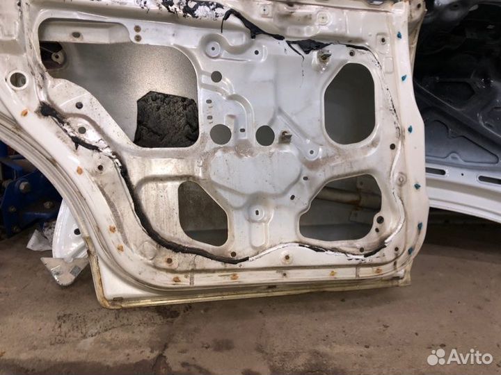 Дверь боковая задняя левая Mazda Millenia