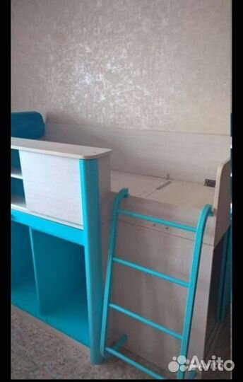 Детская кровать с письменным столом