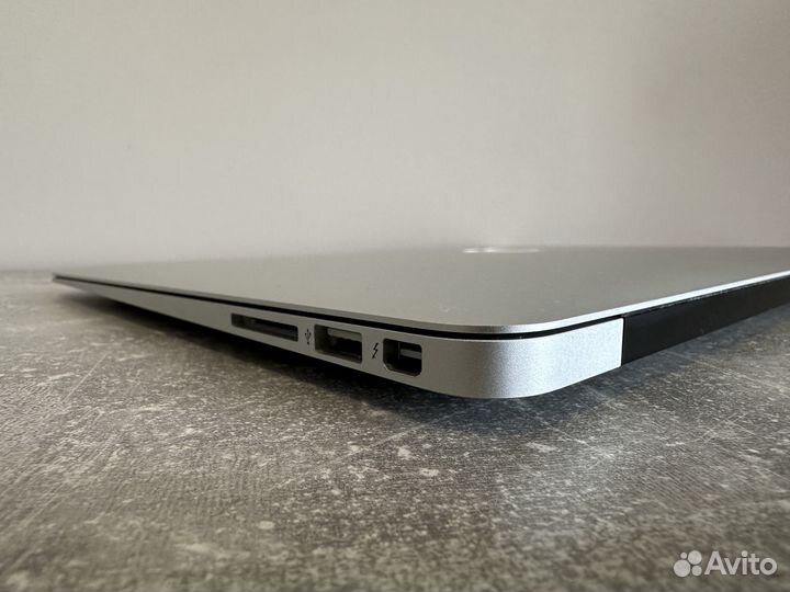 Apple MacBook Air 13 2018 8/128 в идеале