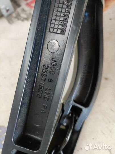 Поводок дворников Chevrolet Cruze 300 седан F16D3