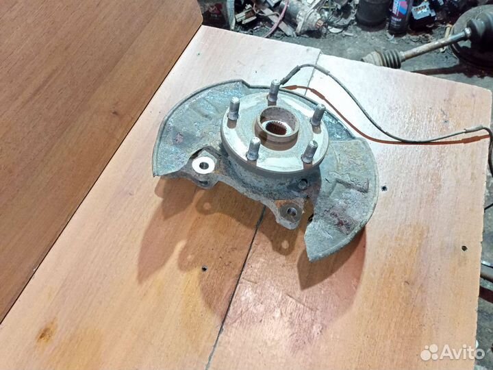 Кулак поворотный передний левый Geely Emgrand 2012