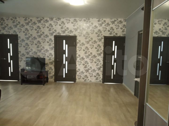 4-к. квартира, 140 м², 2/5 эт.