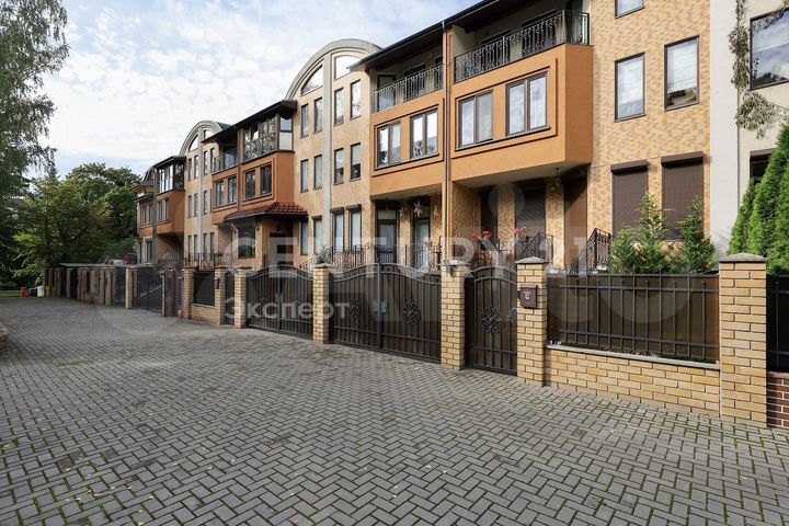 Таунхаус 271,3 м² на участке 1,6 сот.