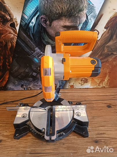 Пила торцовочная Вихрь пт-210