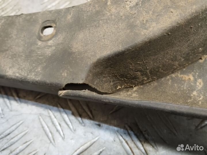 Брызговик передний правый Nissan x-trail t30