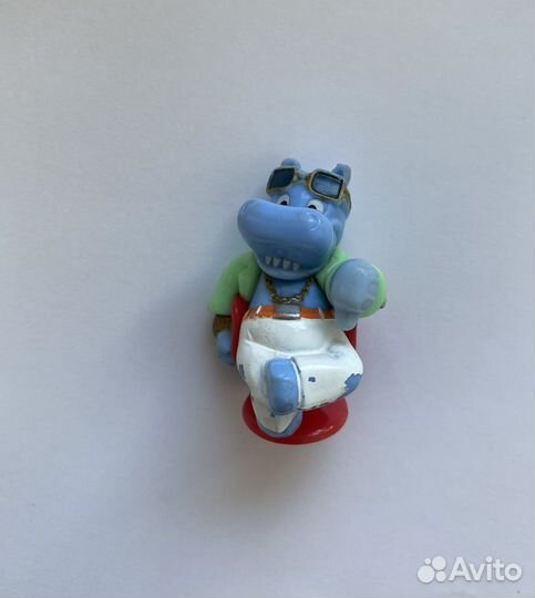 Игрушка из киндер сюрприза