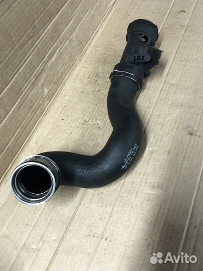 Патрубок интеркулера левый W203 C203 Mercedes