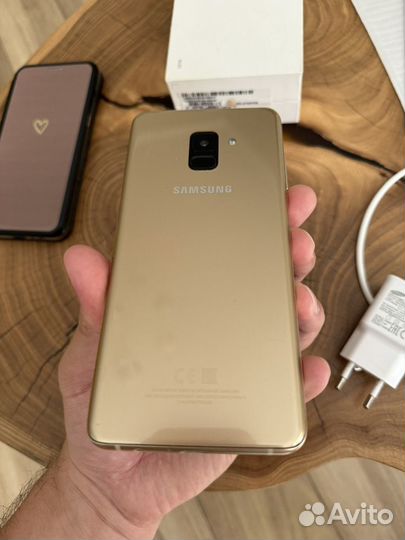 Samsung Galaxy A8+, 4/32 ГБ