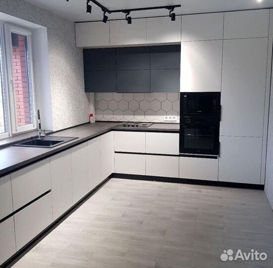 Кухонный гарнитур в современном стиле на заказ