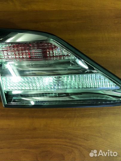 Фонарь внутренний задний левый Lexus Rx350