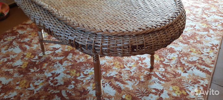 Большой обеденный стол из натуральной лозы