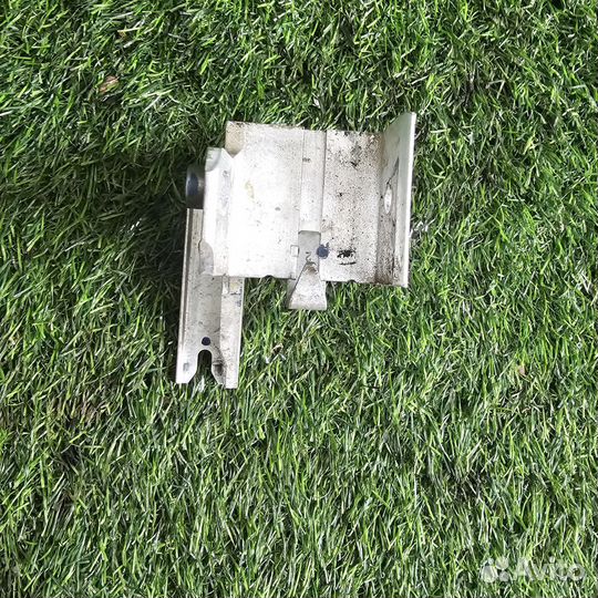 Кронштейн радиатора левый BMW 116i F20 1-serie