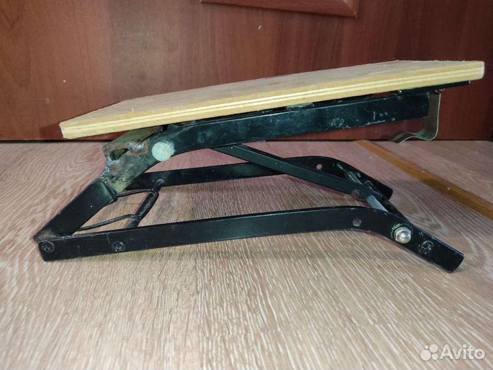 Подставка под ногу для игры на гирате