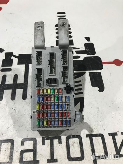 Блок предохранителей салонный Hyundai Santa Fe II рестайлинг (2010—2012)