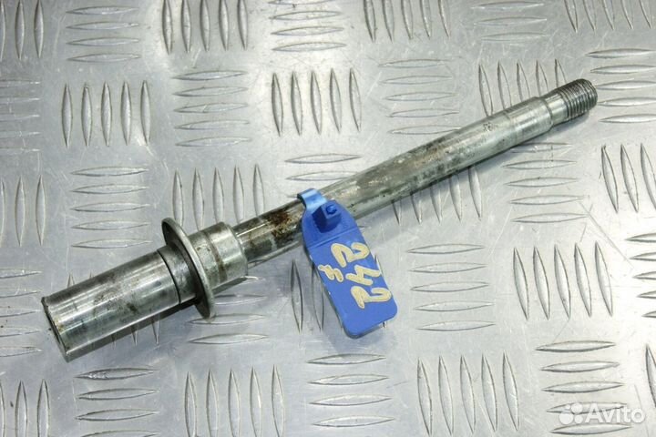 Ось переднего колеса Suzuki Bandit 250-1