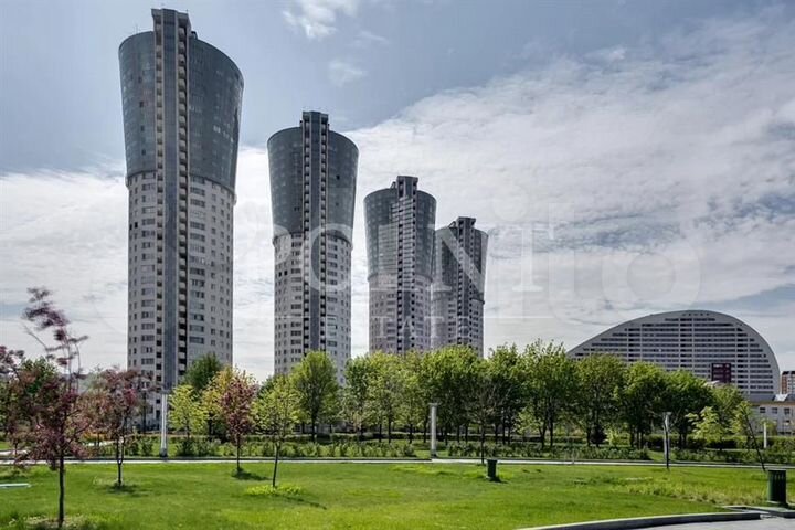 Продам торговое помещение, 260.7 м²