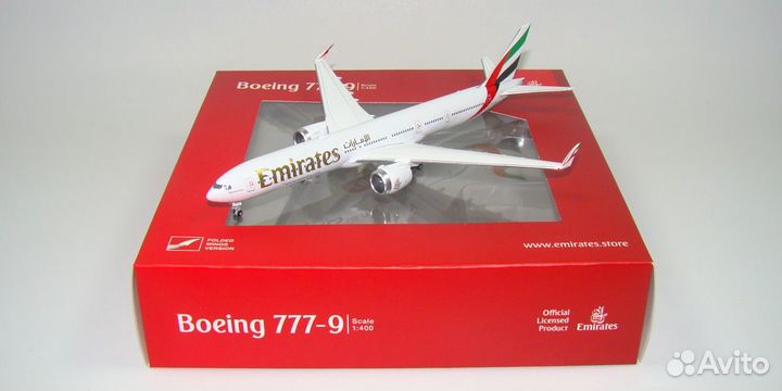 Модель самолёта Boeing 777-9 Emirates (сложенное к