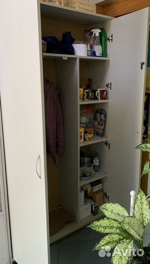 Шкаф и 2 витрины бу