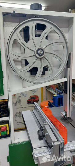 Ленточнопильный станок по дереву