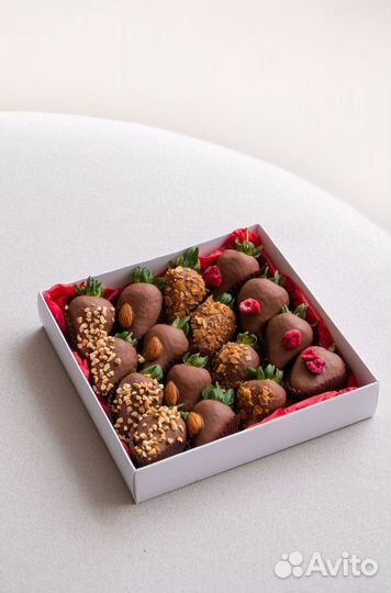 Клубника в шоколаде в коробке