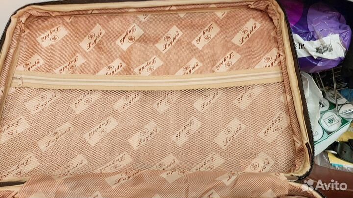 Чемодан Luyida на колесах размер m