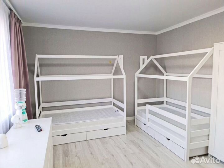 Детская кровать с бортиком