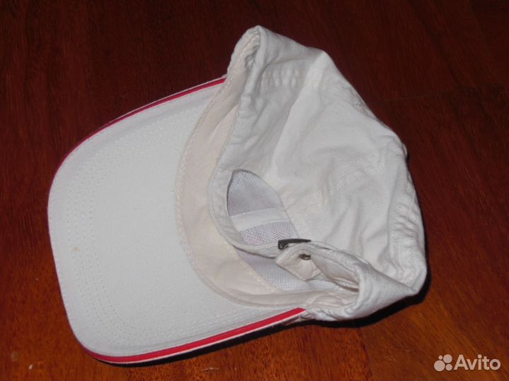 Бейсболка белая с 3D вышивкой