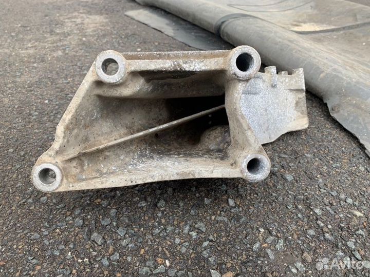 Кронштейн двигателя Bmw X6M E71 S63B44A 2009