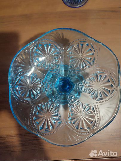 Вазы старинные из голубого стекла