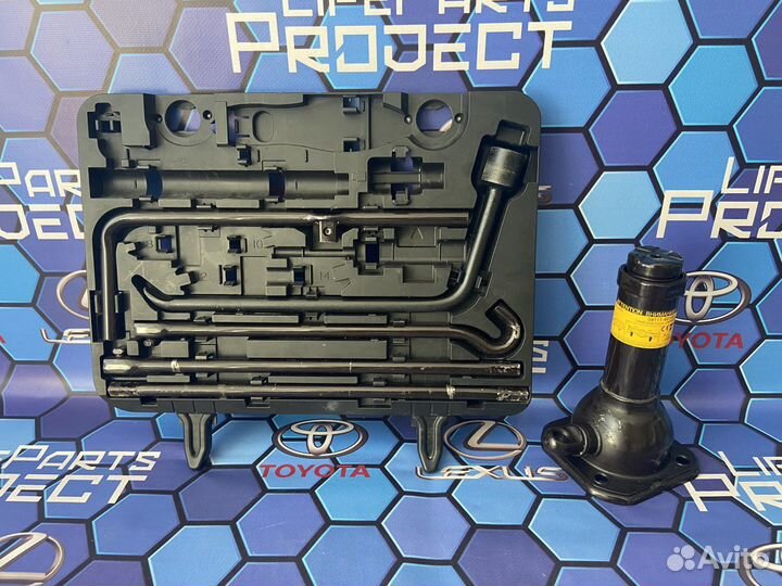 Домкрат+набор инструментов Toyota LC 150