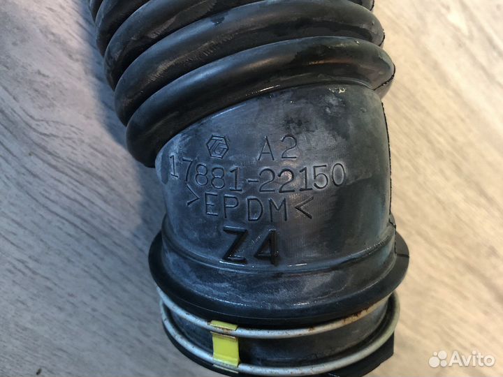 Патрубок воздушного фильтра toyota corolla е150