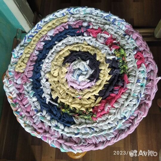 Коврик-блинчик из бывшей одёжки