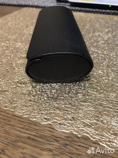 Очки и футляр для них